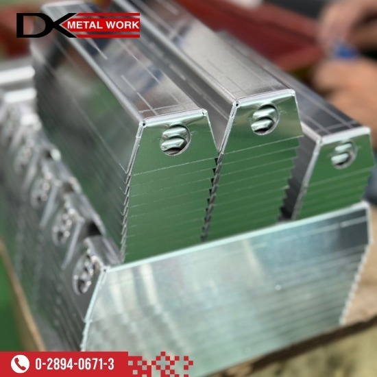 บริษัท ดี.เค. เมทัลเวิร์ค จำกัด - บริการงานพับโลหะด้วยเครื่องพับ (PRESS BRAKE MACHINE)